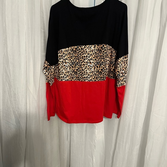 Source Unknown Black and Tan Boxy Long Sleeve Sweatshirt - Picture 2 of 2